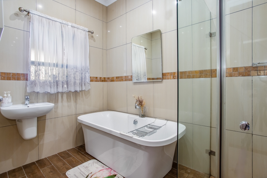 4 Bedroom Property for Sale in Nuwe Uitsig Western Cape